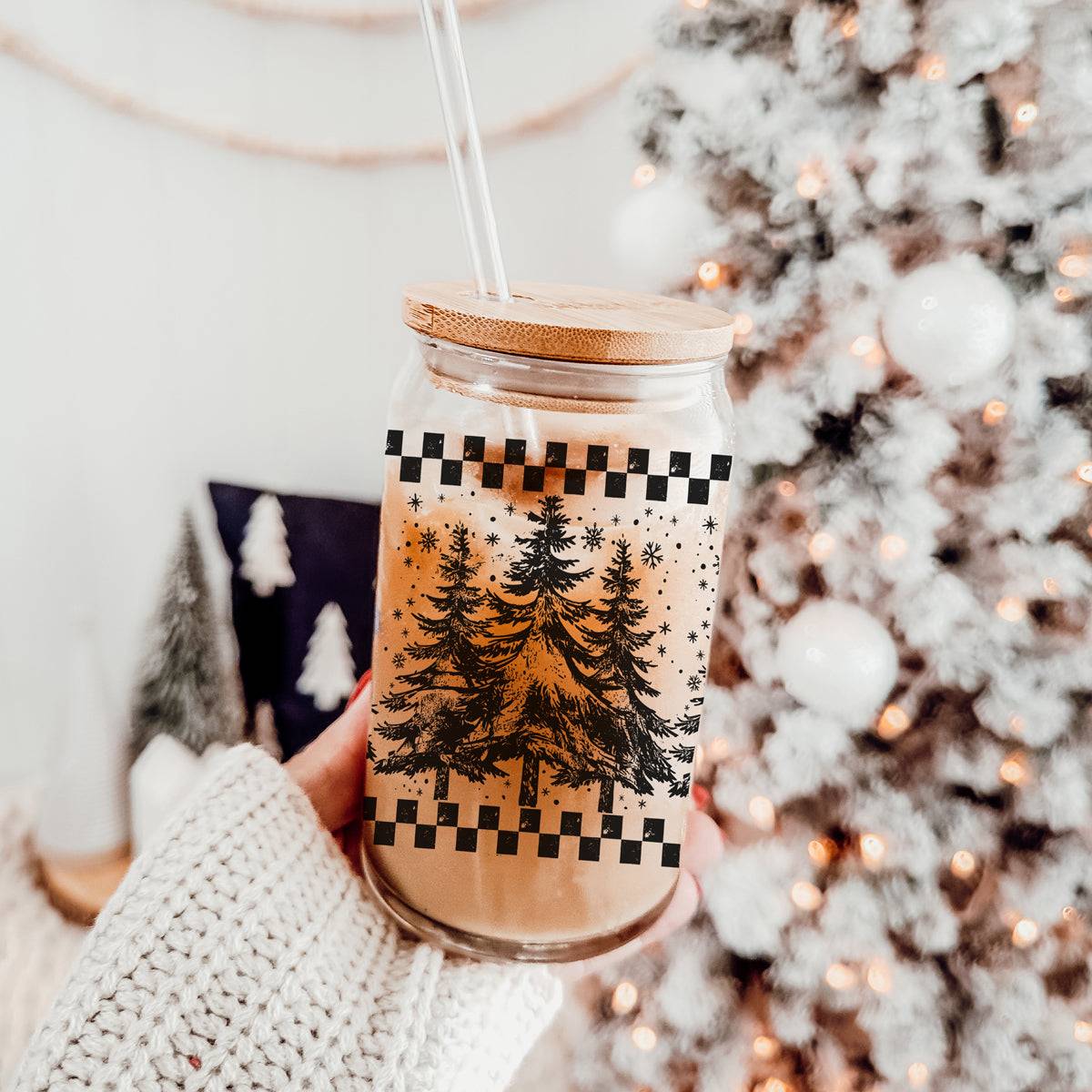 17oz Retro Christmas Tree Glass Tumbler