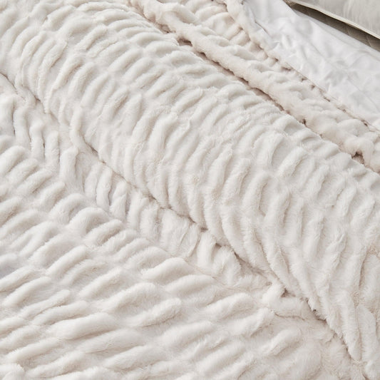 Ruched Faux Fur Throw Blanket - Alondra Collection
